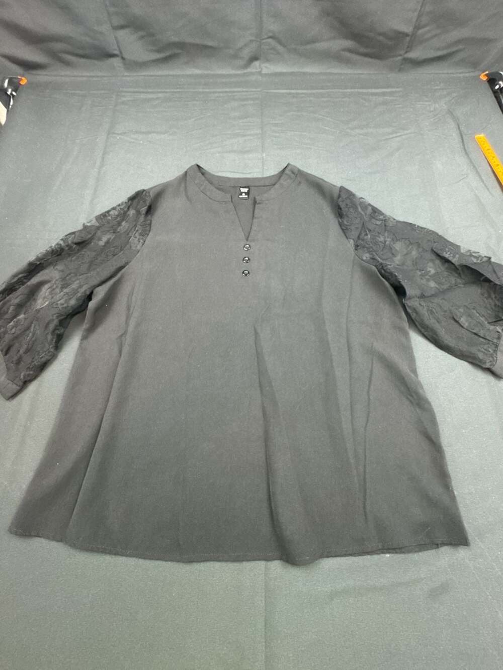 Emery Rose Blouse Size XL Black Floral Mesh Sleeve V-Neck